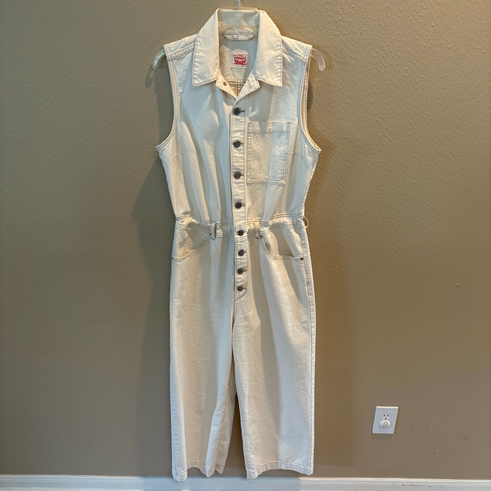Levi’s Sleeveless Button-Up Jumpsuit